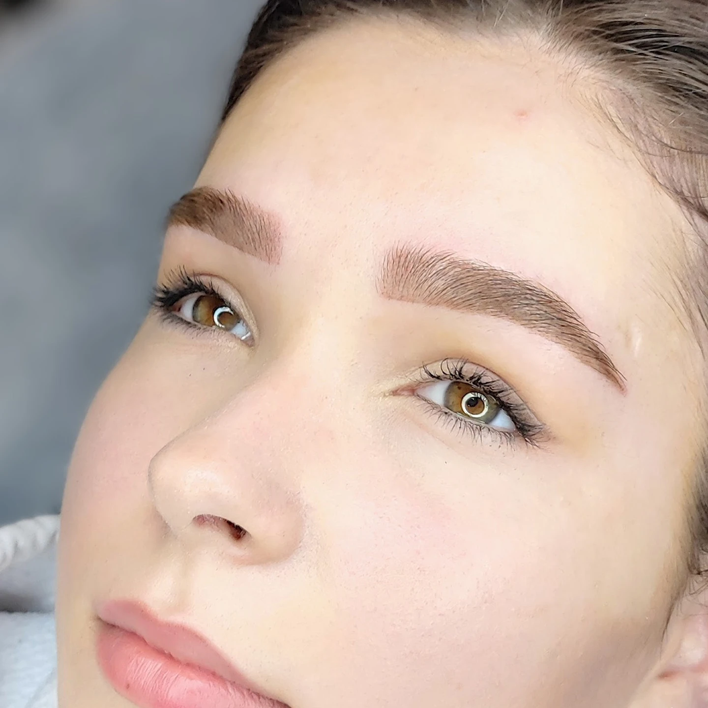 пудрові брови. Львів